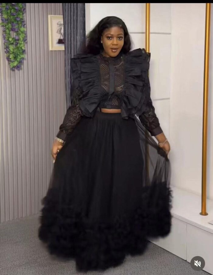 Black Elegance Two-Piece Set – Sheer Lace Top & Fluffy Tulle Skirt